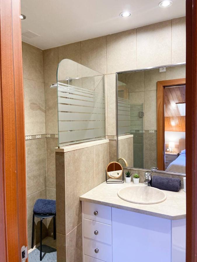 Elegante Atico - Free Parking Wifi Smarttv - Con Altillo Y 2 Banos Completos! L By Bonesvacances Appartement *